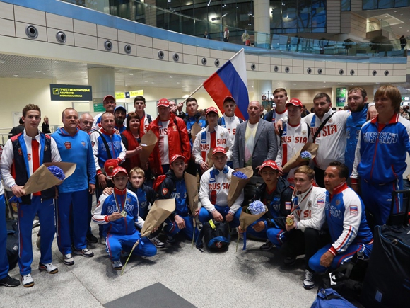 Команда России по боксу вернулась домой